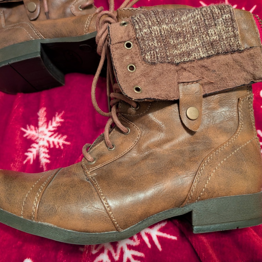 American Eagle Outfitters Tan Lace-Up Ankle Boots - Picture 4 of 5